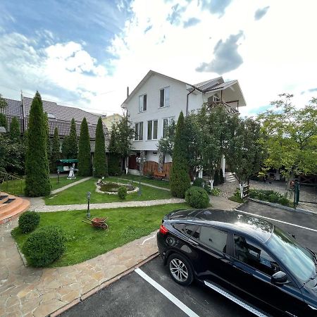 Apartments With Kitchen And Garden كييف المظهر الخارجي الصورة