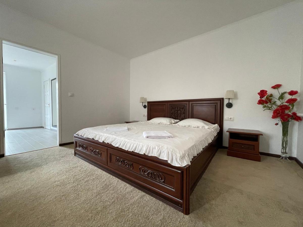 Apartments With Kitchen And Garden كييف المظهر الخارجي الصورة