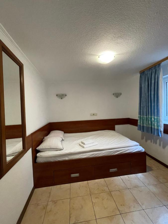 Apartments With Kitchen And Garden كييف المظهر الخارجي الصورة